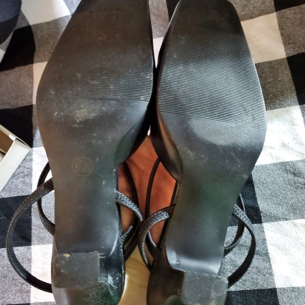 Basic Edition Black Heels - Picture 8 of 8